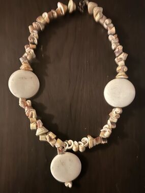 Shell Disc Necklace with Cream and Brown Chip Beads